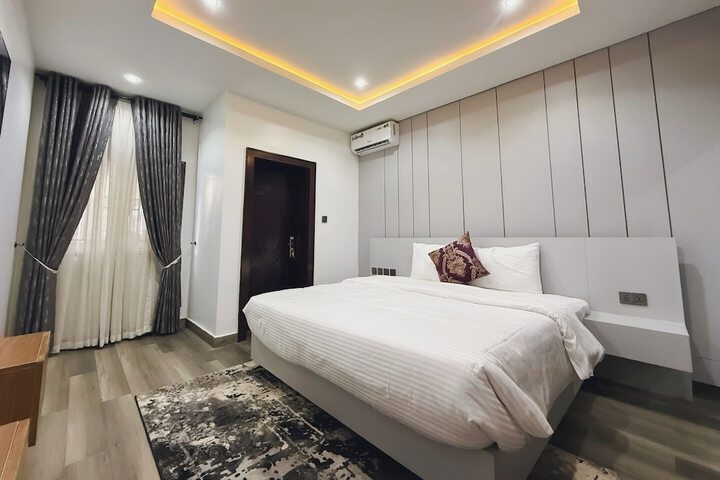 Room 9 of 23