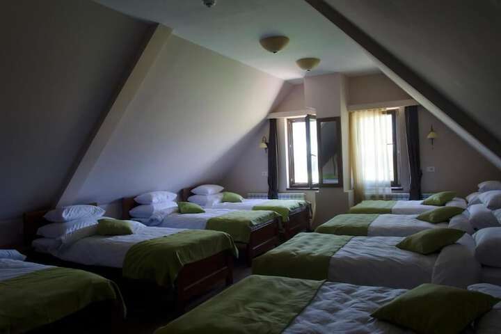 Room 27 of 109