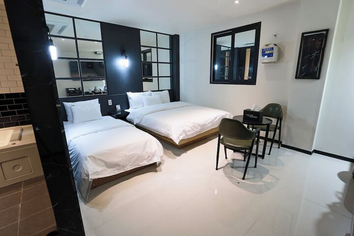 Room 37 of 93