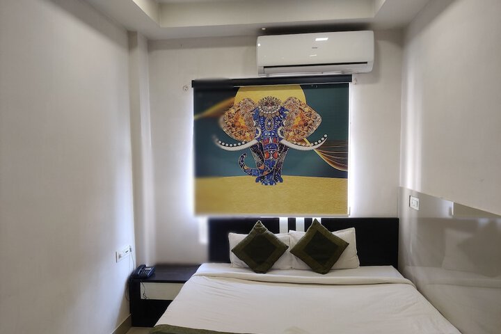 Room 2 of 11