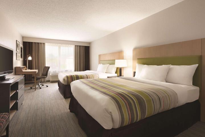 2 Queen Beds (1 of 7)