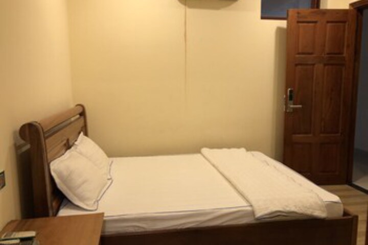 Room 13 of 20