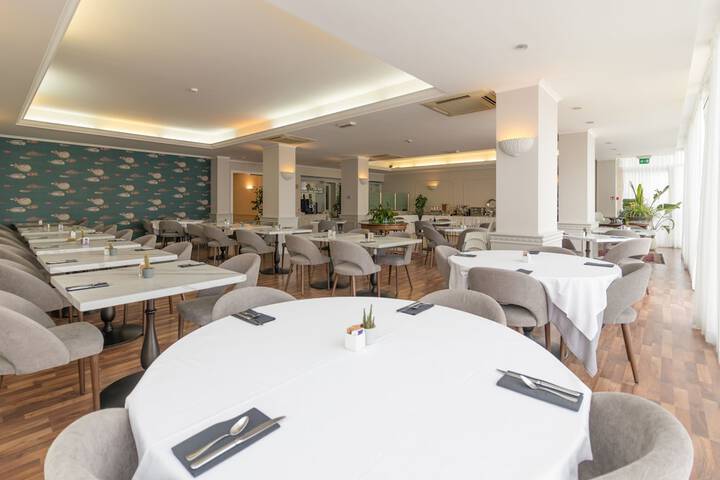 Dining 60 of 77