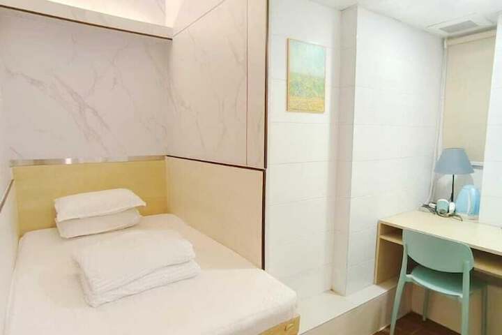 Room 14 of 69