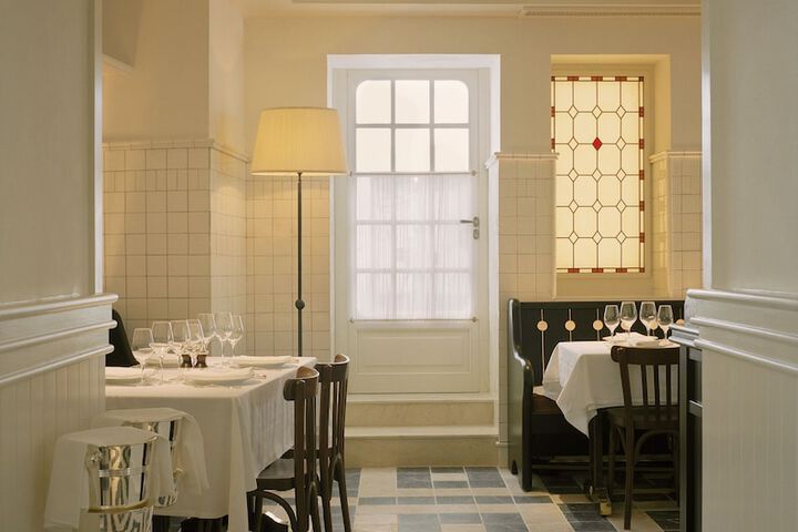 Dining 55 of 61