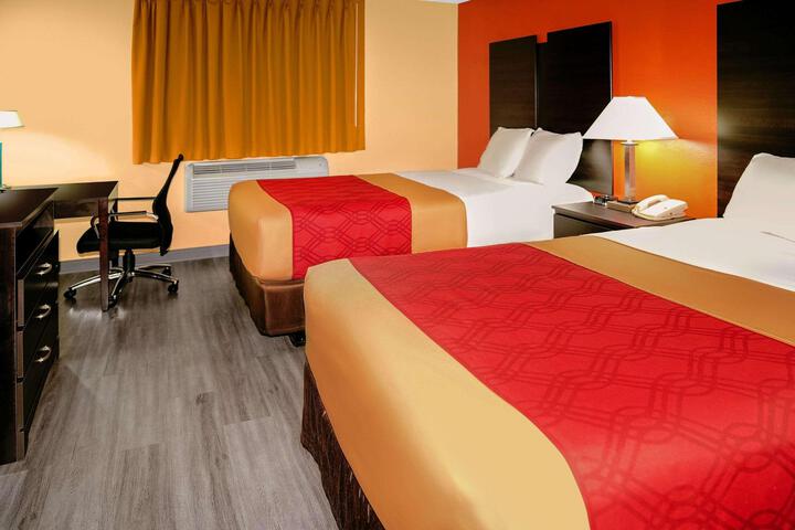 2 Double Beds (3 of 7)