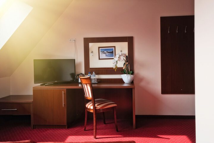 Room 8 of 30