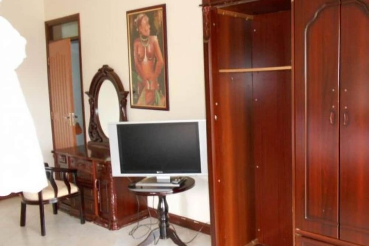 Room 15 of 34