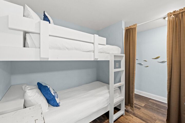 Room 18 of 151