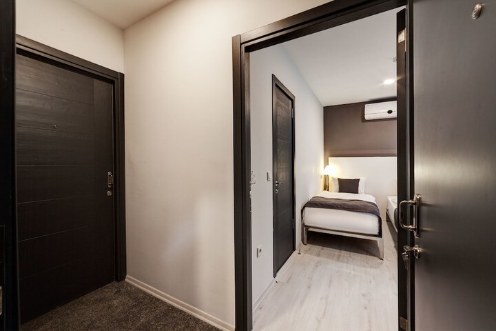 Room 16 of 53