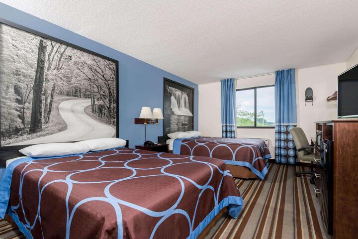 2 Queen Beds (2 of 16)