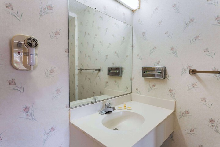 Room 20 of 28