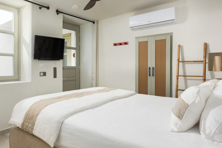 Room 28 of 90