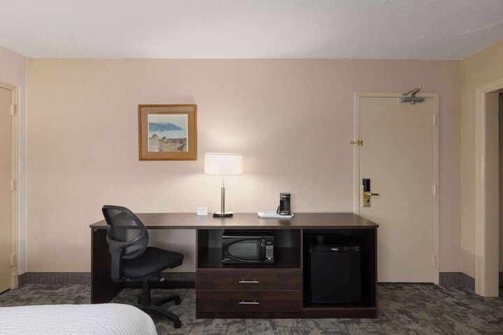 Room 15 of 40