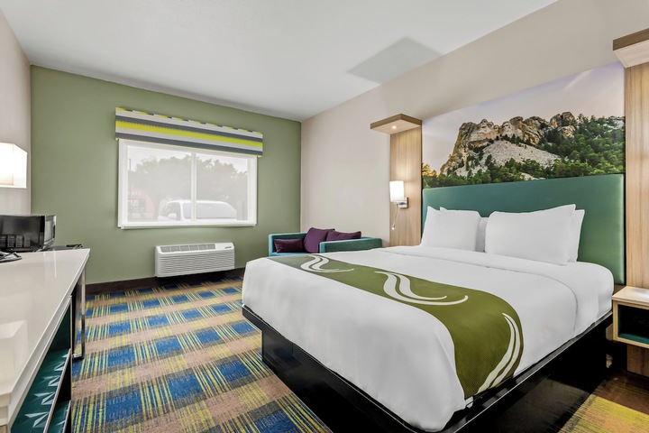 Room 4 of 32