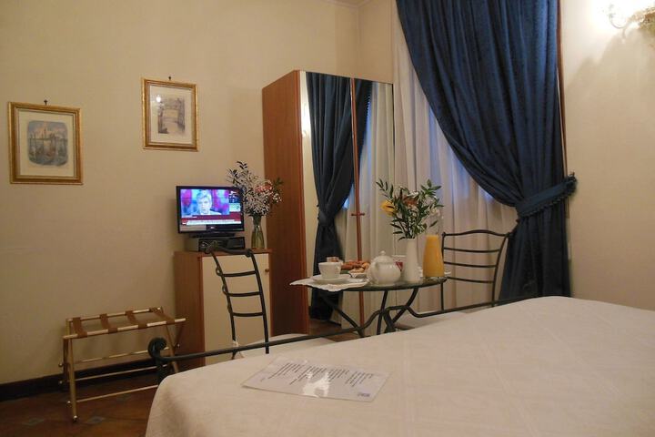Room 7 of 28