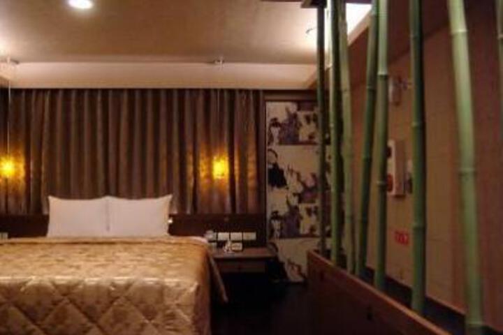 Room 4 of 5