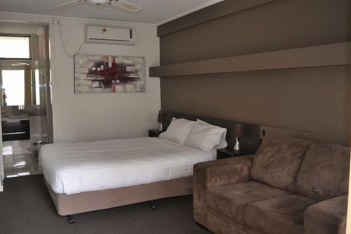Room 17 of 46