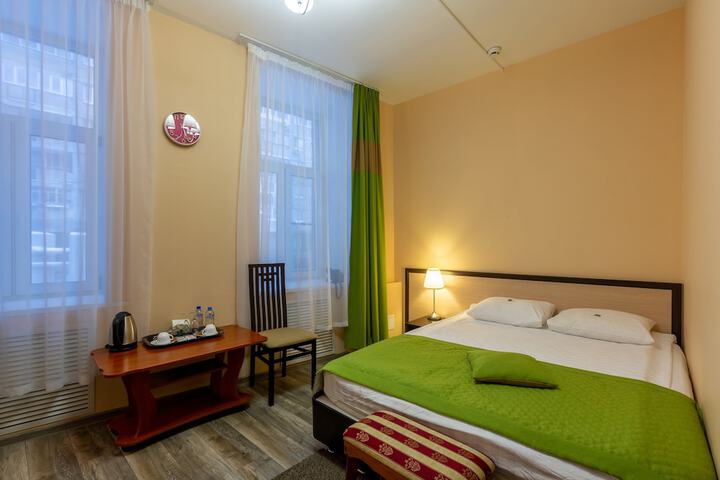 Room 10 of 127