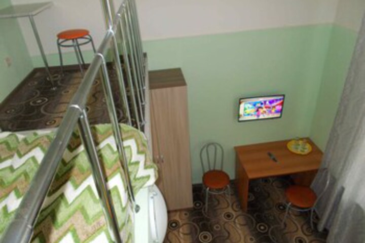 Room 13 of 27