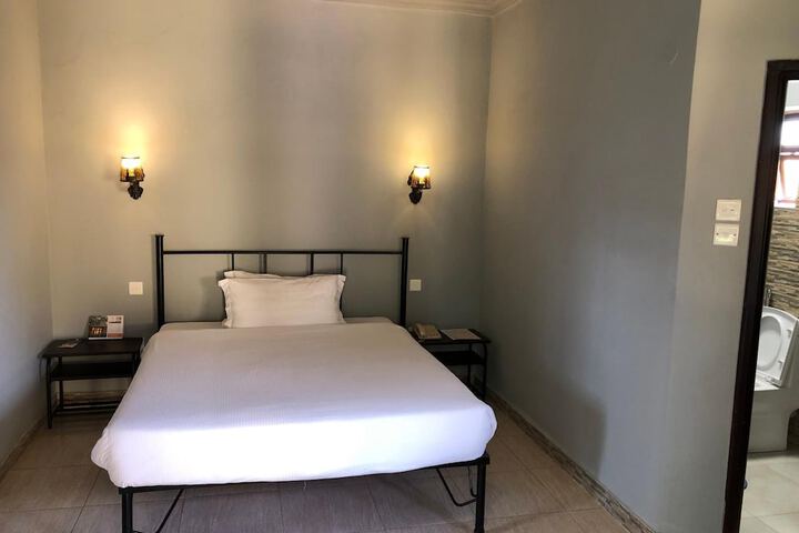 Room 15 of 32