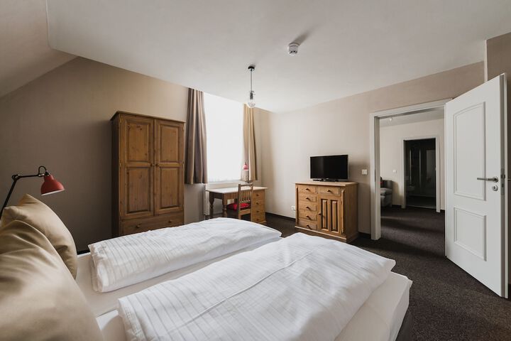Room 5 of 75
