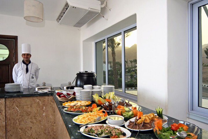 Dining 13 of 19