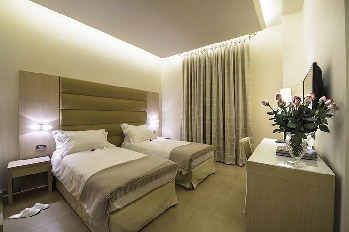 Room 7 of 68