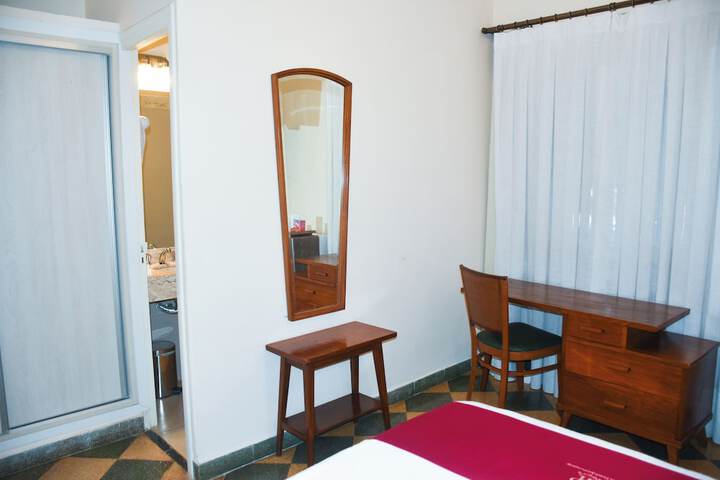 Room 8 of 43