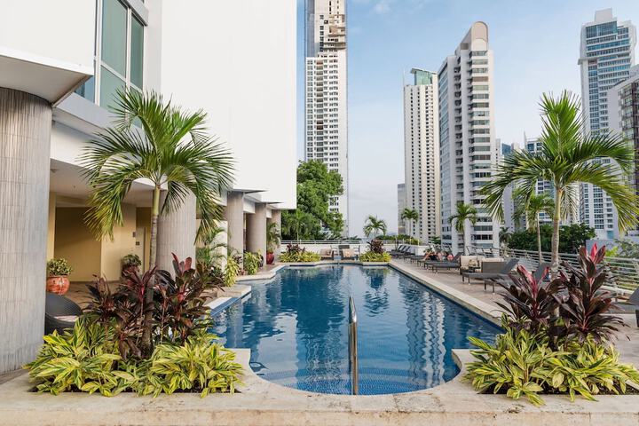 Hotel with Pool