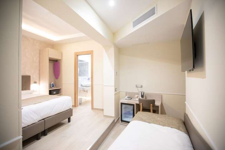 Room 33 of 70