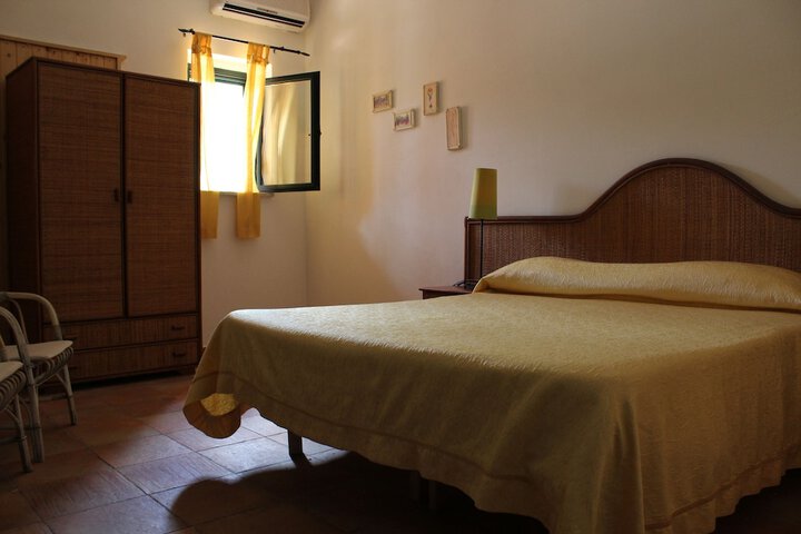 Room 3 of 199