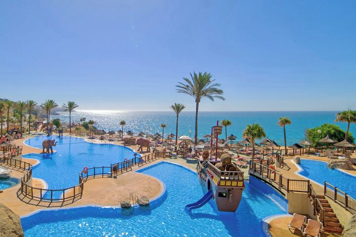 Hotel Pool