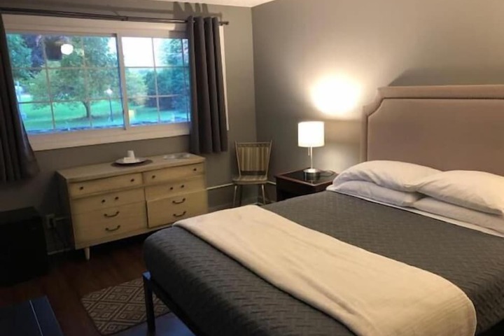 Room 6 of 24