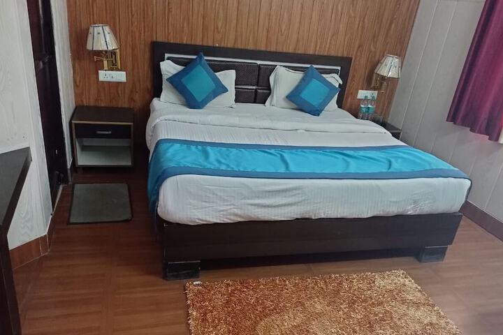 Room 8 of 16