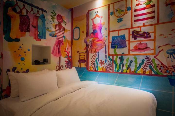 Room 52 of 96