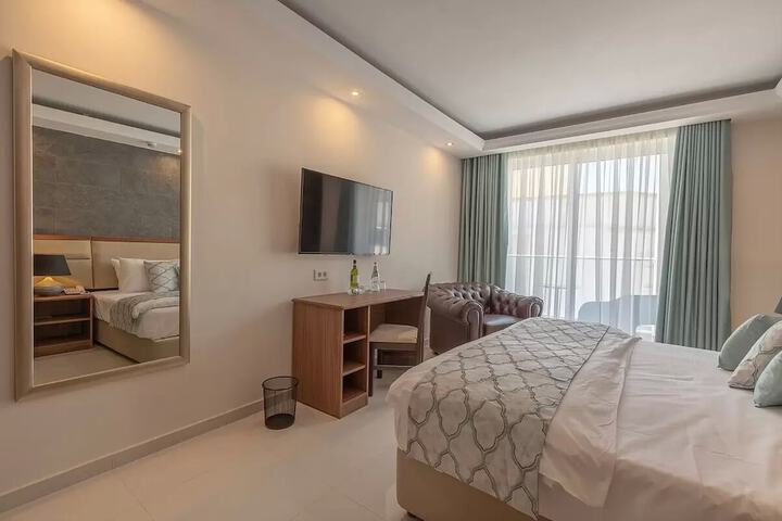 Room 8 of 25
