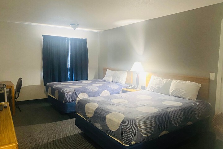 2 Double Beds (3 of 8)