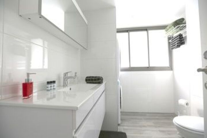 Room 4 of 16