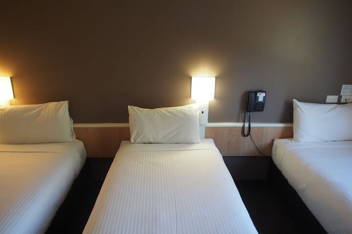 Room 7 of 33