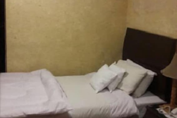 Room 27 of 27