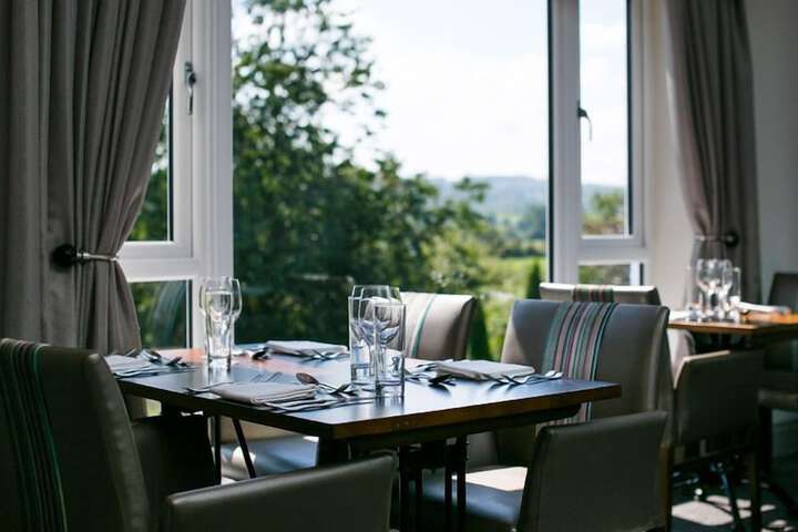 Dining 31 of 58