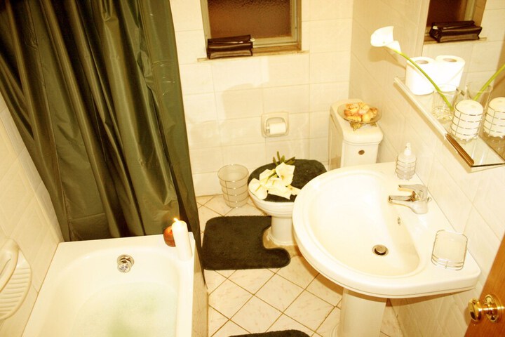 Room 8 of 16