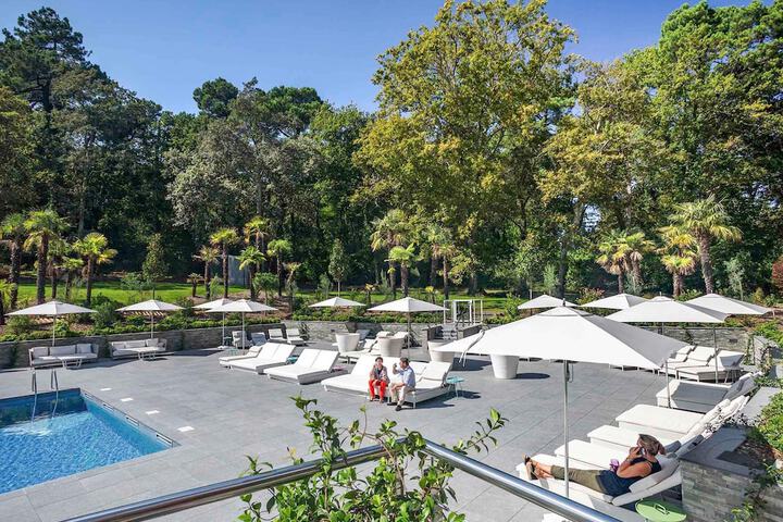 Hotel with Pool