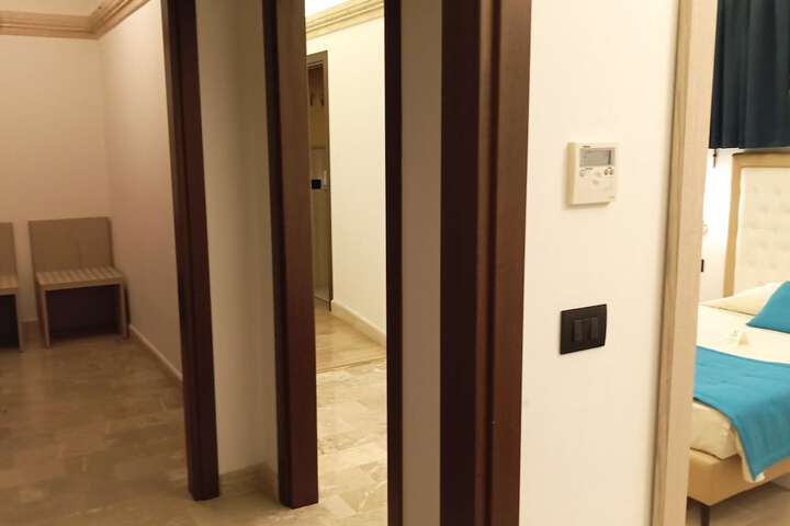 Room 26 of 73