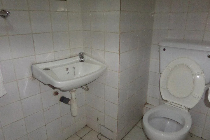 Room 10 of 14