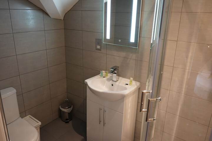 Room 35 of 62