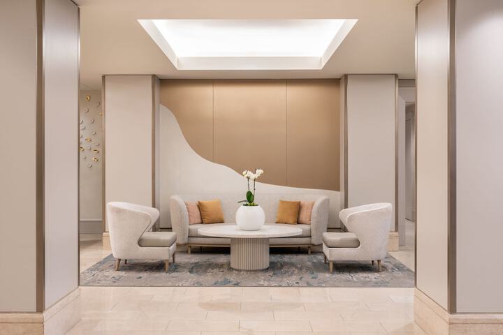 Lobby lounge