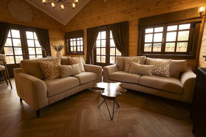 Lounge 92 of 120