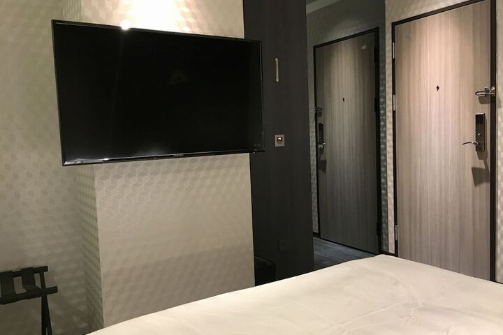 Room 19 of 68